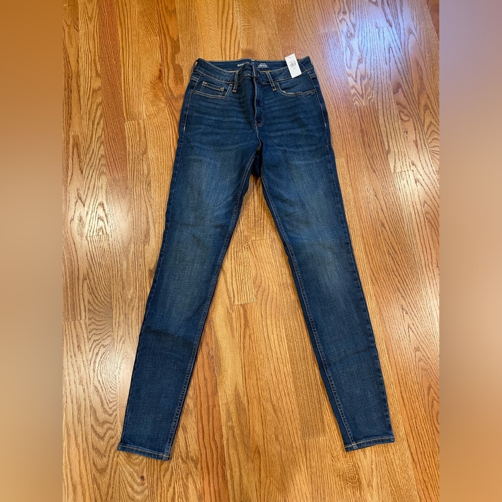 NWT Old Navy High Rise Rockstar Super Skinny Jeans Size 4 Long.
